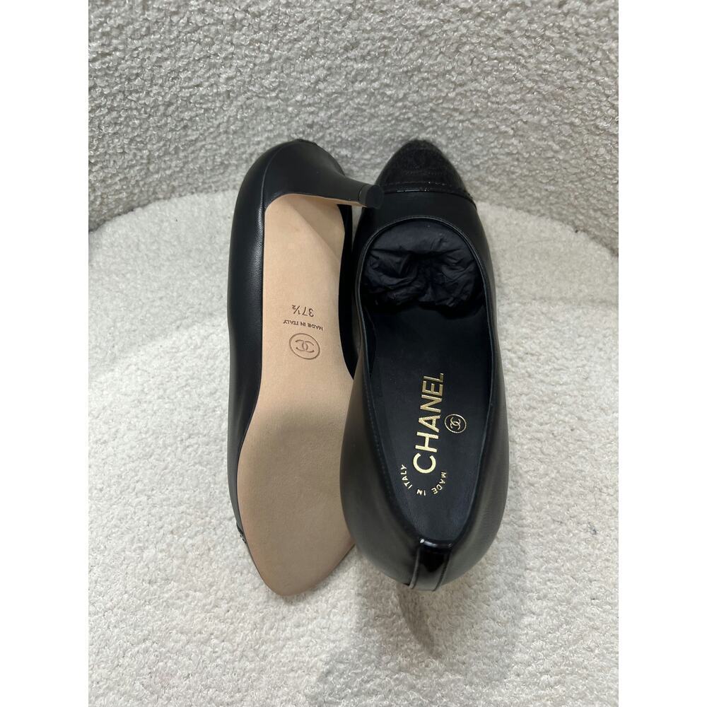 Chanel Black Leather Pumps - Like New with Dustbag & Box - Size 37.5 - Picture 2 of 5
